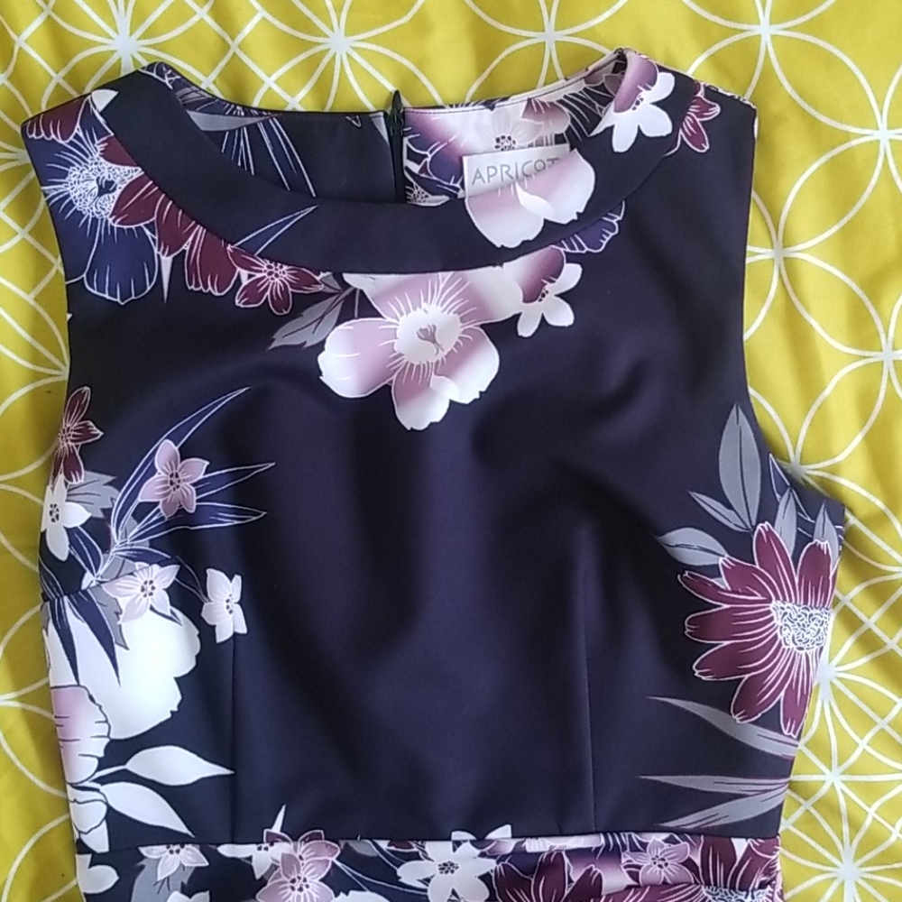 Dress - Picture 3 of 4